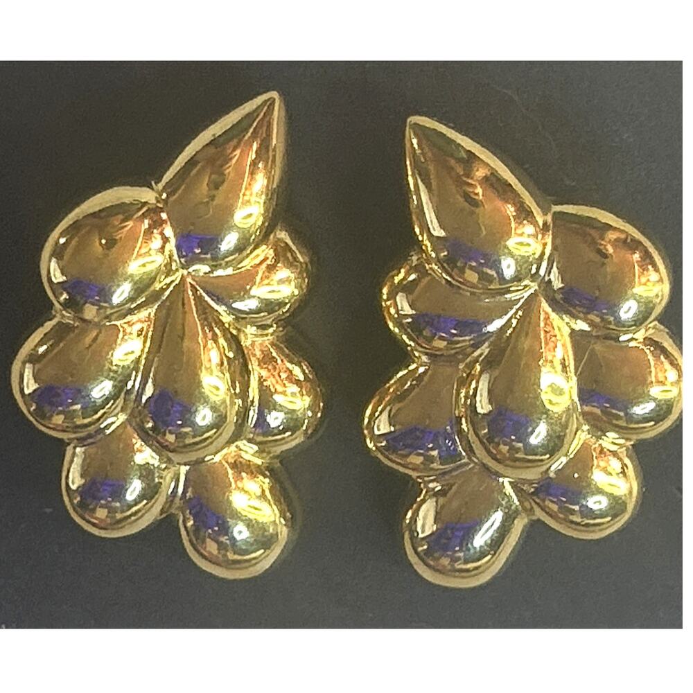Trifari Crown Signed Gold Tone Clip‑On Earrings Vintage Mid‑Century Elegant